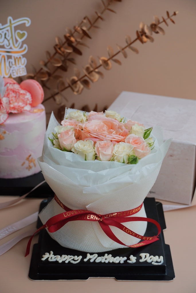 Naomi Floral Bouquet Cake