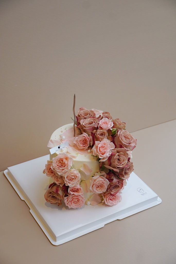 Claude Cappuccino Floral Cake