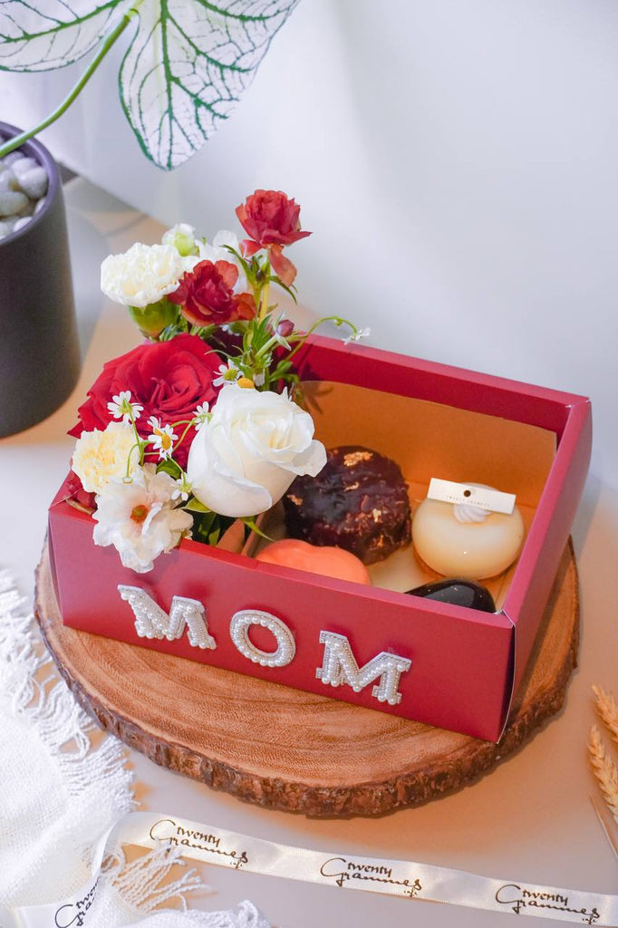 Regina Floral & Mousse Cake Gift Box