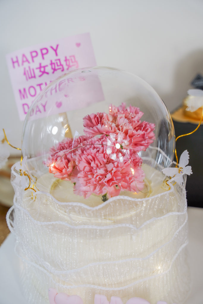 Aubrie Crystal Glass Carnation Cake